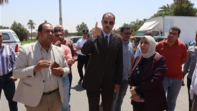 محافظ سوهاج يتفقد شارع طراد النيل بأخميم بعد أعمال الرصف والتجميل (صور)