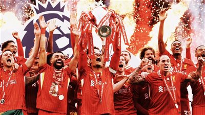 7 صور.. توثق صفحة من تاريخ الملك محمد صلاح بلقب الدوري الإنجليزي