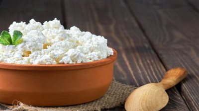 تناول الجبن القريش صباحًا.. عادة بسيطة تمنحك 5 فوائد مذهلة لصحتك