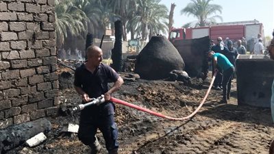 محافظ أسيوط يتابع السيطرة على حريق اندلع في عدد من حظائر المواشي بأبو تيج