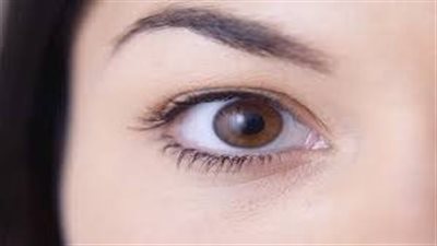 أخصائي عيون: الكريمات والفيلر لا تعالج مشكلة الانتفاخات.. إزالة الدهون الحل  