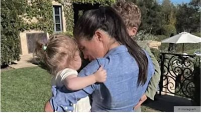 ظهور نادر لـ الأميرة ليليبت ابنة الأمير هاري بملابس تربية النحل يذيب القلوب