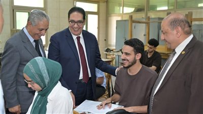 جولة تفقدية لرئيس جامعة القاهرة لمتابعة سير الامتحانات بـ 5 كليات 