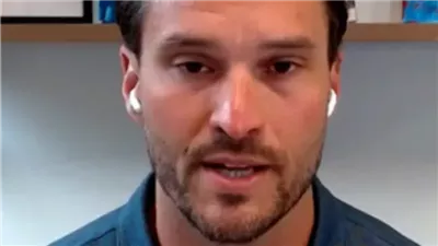 انسحاب بصوت عالٍ: مدير منظمة إنسانية لغزة يستقيل رفضاً لـ