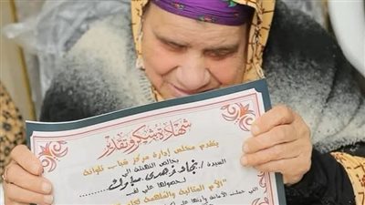 تخرج على يدها الأطباء والشيوخ.. وفاة أقدم محفظة قران كفيفة بالمنوفية