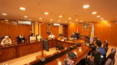 محافظ أسيوط: جدول تدريبي متكامل للخريجين يشمل التدريب في مجالات الذبح والجزارة