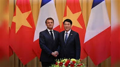 في وجه ضغوط ترامب.. ماكرون يرد على ترامب بصفقة استراتيجية في فيتنام