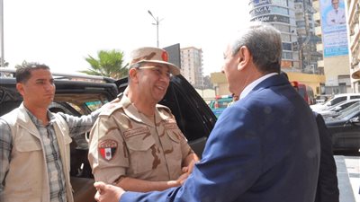 زيارة رسمية لقائد المنطقة الشمالية العسكرية لتفقد أكبر قافلة طبية بالغربية