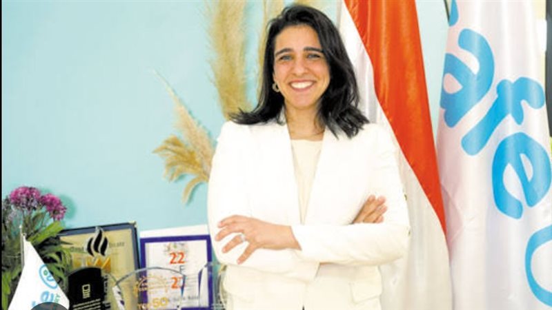سارة عزيز