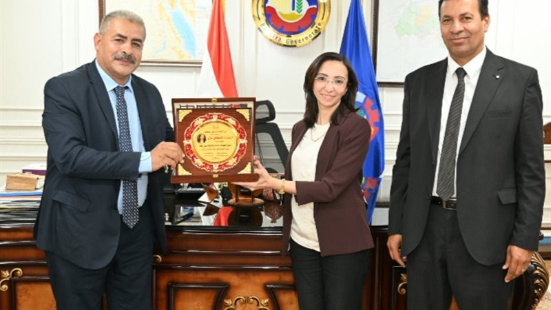 محافظ البحيرة تستقبل