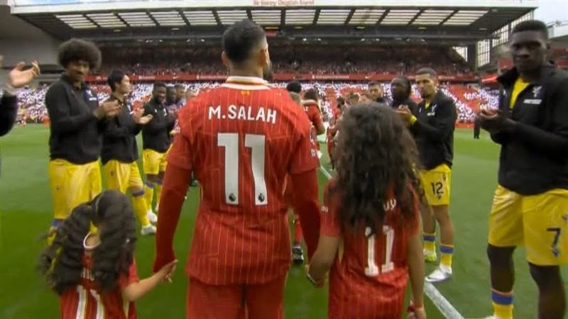 الملك محمد صلاح يصطحب