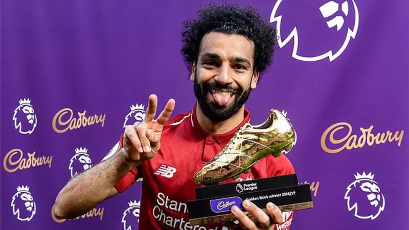 محمد صلاح مع الحذاء