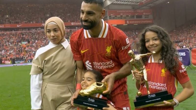 محمد صلاح و اسرته