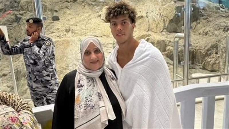 إمام عاشوروالدته