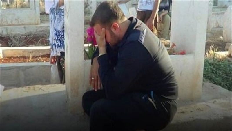 البكاء على الميت