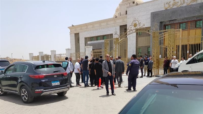 بدء توافد عائلة الدجوي