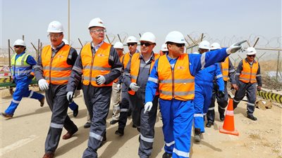 وزير البترول يتفقد استعدادات البنية التحتية بالسخنة لتأمين إمدادات الغاز