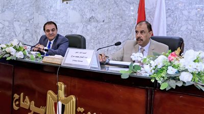 محافظ سوهاج يترأس اجتماع المجلس الاقتصادي الاجتماعي لمتابعة تنفيذ المشروعات 