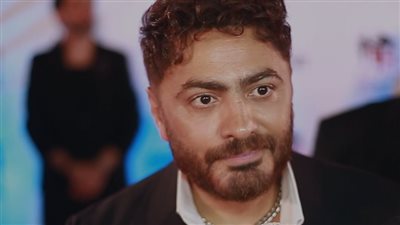 تامر حسني : قدمت هنا الزاهد وهي صغيرة.. وكزبرة كان خايف يطلع المسرح معايا |خاص