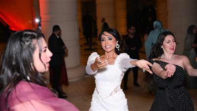 بالصور .. زفاف الإعلامية بسنت أكرم وسامر نور بحضور مذيعات