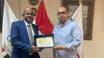 ياسر إدريس يستقبل خالد الخليفي ويهنئه برئاسة الاتحاد العربي للرياضات المائية