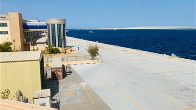 لسوء الأحوال الجوية وارتفاع الأمواج .. إغلاق ميناء الغردقة البحري 