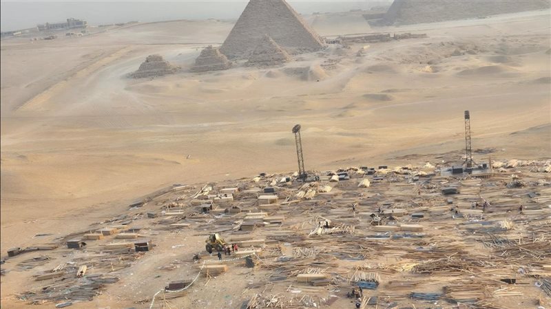 مخلفات في منطقة الأهرامات