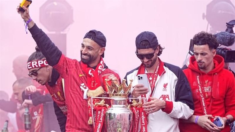 احتفال لاعبو ليفربول