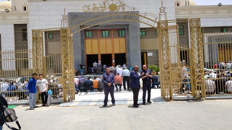 صلاة الجنازة لحفيدها