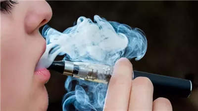 حظر السجائر الإلكترونية ذات الاستخدام الواحد يعيد 200 ألف شخص إلى التدخين 