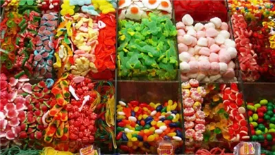 تحذير طبي: ملايين يعرضون أسنانهم للتلف بسبب الحلويات وتجاهل تنظيف الفم