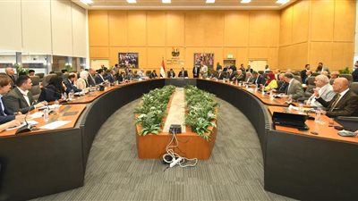 وزير الإسكان يعقد اجتماعه الدوري مع أعضاء البرلمان.. تفاصيل 