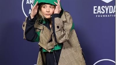 أسوأ إطلالات حفل توزيع جوائز الموسيقى الأمريكية 2025