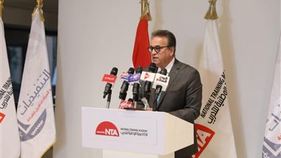 وزير الصحة يترأس إحدى لجان اختبارات القبول لبرنامج 