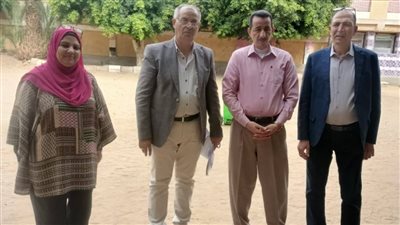 مدير ووكيل إدارة ابشواى التعليمة يتابعان انتهاء امتحانات الفصل الدراسي الثاني