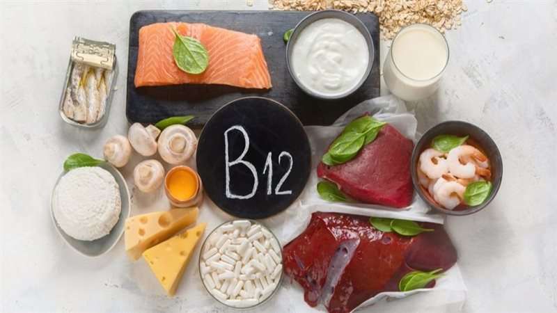 فيتامين B12
