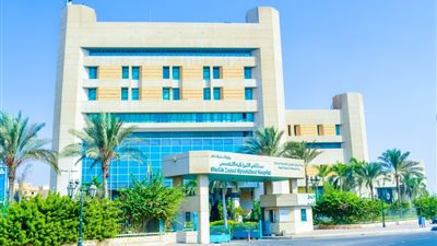 إنجاز طبي جديد بمستشفى زايد : استئصال ورم ضخم بالغدة الدرقية بجراحة دقيقة