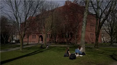 واشنطن تعلق طلبات تأشيرات الطلاب.. وتفحص حساباتهم على مواقع التواصل