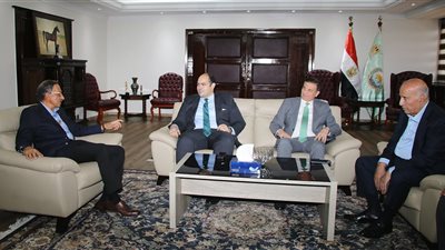 وزير الزراعة يبحث مع رئيس جهاز حماية المنافسة واتحاد الدواجن النهوض بالقطاع