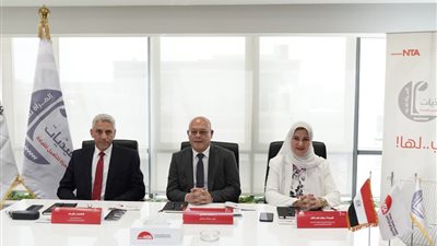 رئيس جامعة سوهاج يتراس لجنة اختيار المرشحات لبرنامج المرأة 