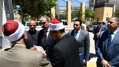  محافظ الفيوم يشهد تسليم دفعة جديدة من صكوك الإطعام والصدقات