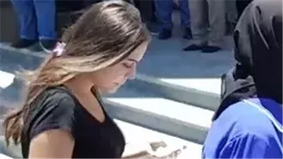 بدون مكياج.. الصور الأولى لـ وئام مجدي من جنازة جدتها 