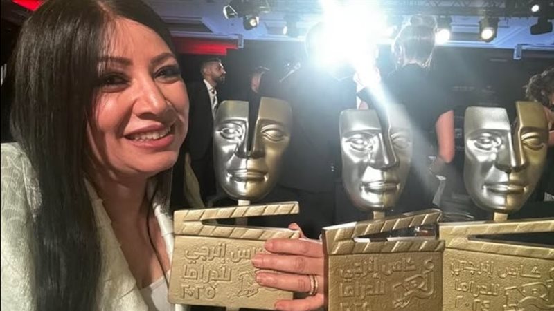 الفنانة انتصار