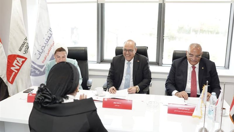وزير العمل في الأكاديمية