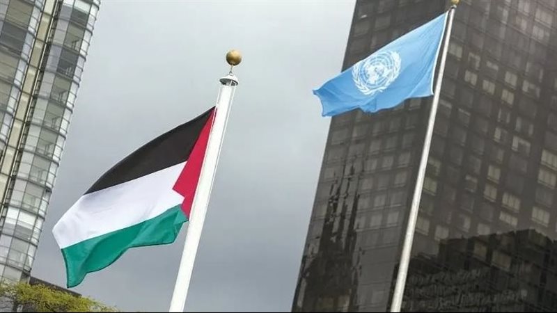 رفع علم فلسطين في