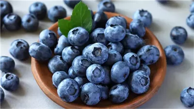 ماذا يحدث لقلبك وعقلك عندما تتناول التوت الأزرق يوميًا؟