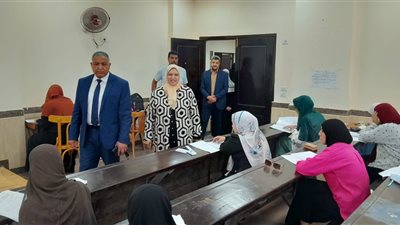 نائب رئيس جامعة الأزهر يتفقد امتحانات الفصل الدراسي الثاني بفرع البنات