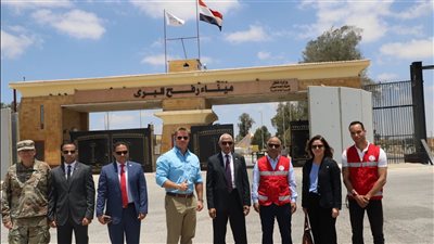 وفد أمريكي يزور معبر رفح ويُشيد بدور مصر في تهدئة الأوضاع في غزة| صور