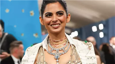 على السجادة الحمراء.. مجوهرات فاخرة نادرة لا يمكن شراؤها