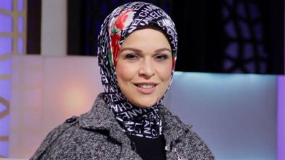 إيمان رياض تكشف عن إصابتها بسبب أحد المطاعم الشهيرة